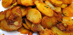 Bratkartoffeln czyli smażone ziemniaki z patelni  