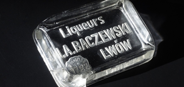 Słynne wódki i likiery przedwojennej marki J. A. Baczewski - na dnie Zatoki Gdańskiej - full image
